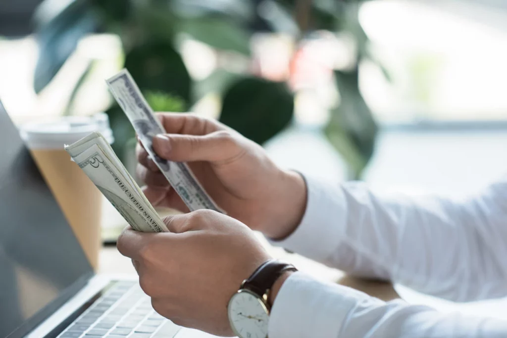 Šių Zodiako ženklų žmonės visas savo pinigines problemas išspręs 2024 metų rugpjūtį